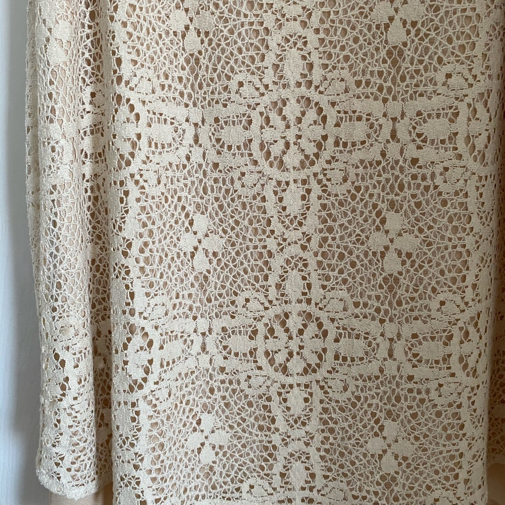 Cabi creme camisole tank with lace detail size s. - Picture 4 of 6